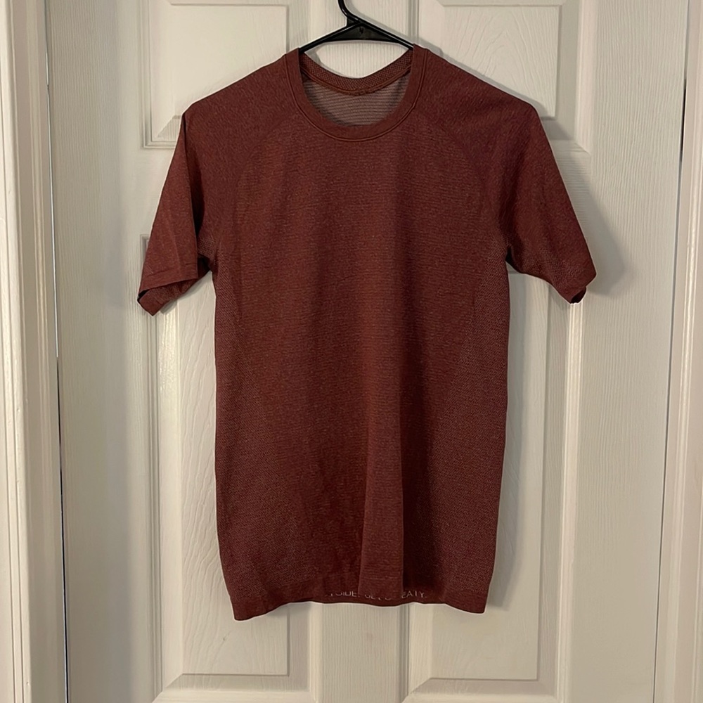 lululemon athletica Men's Short Sleeve Tee - Maroon